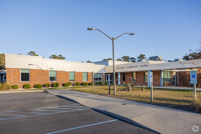 Southport Elementary School is a public school serving students in grades k-5 in Southport.