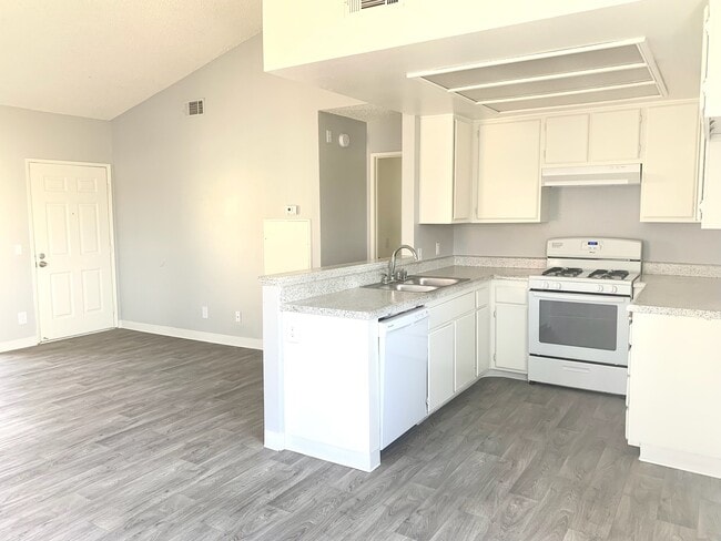 PepperTree Place, Riverside, CA 92503 - photo 6