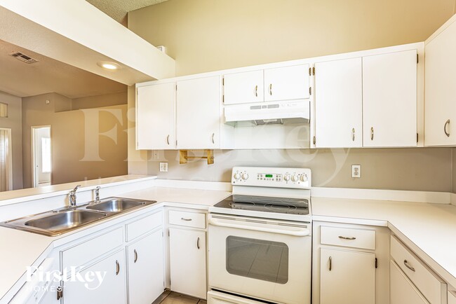 468 Emerald Cove Loop, Lakeland, FL 33813 - photo 7