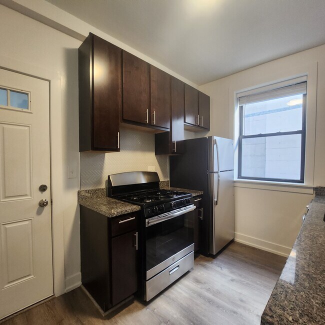 820 W Waveland Ave unit 1, Chicago, IL 60613 - photo 4