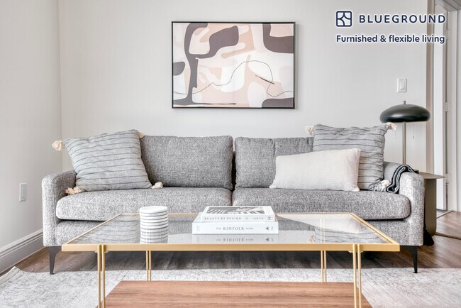 110 SW 12th St unit FL16-ID67, Miami, FL 33130 - photo 2