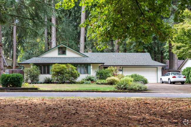 Ranch style homes a comon amongst the towering fir trees of the Foresst Ridge neighborhood