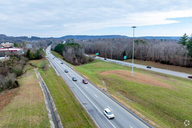 I-40 is a major interstate that runs East/West across the entire state of Tennessee.