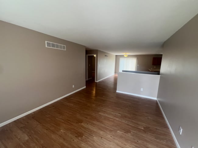 425 Station Crossing unit 427, Waterloo, IL 62298 - photo 2