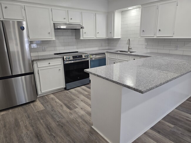 North Loop Apartments, Athens, TX 75752 - photo 2