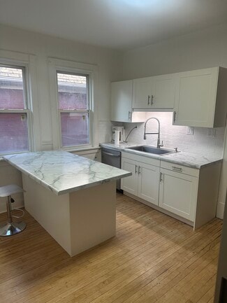 932 S 4th St Unit Upper, Milwaukee, WI 53204