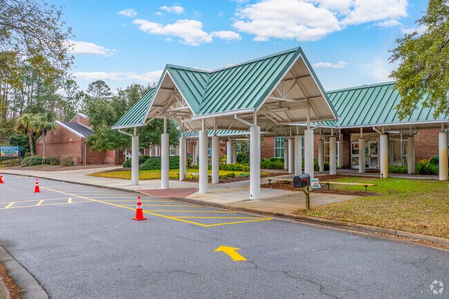 Oglethorpe Point Elementary offers students a great curriculum and after-school activities.