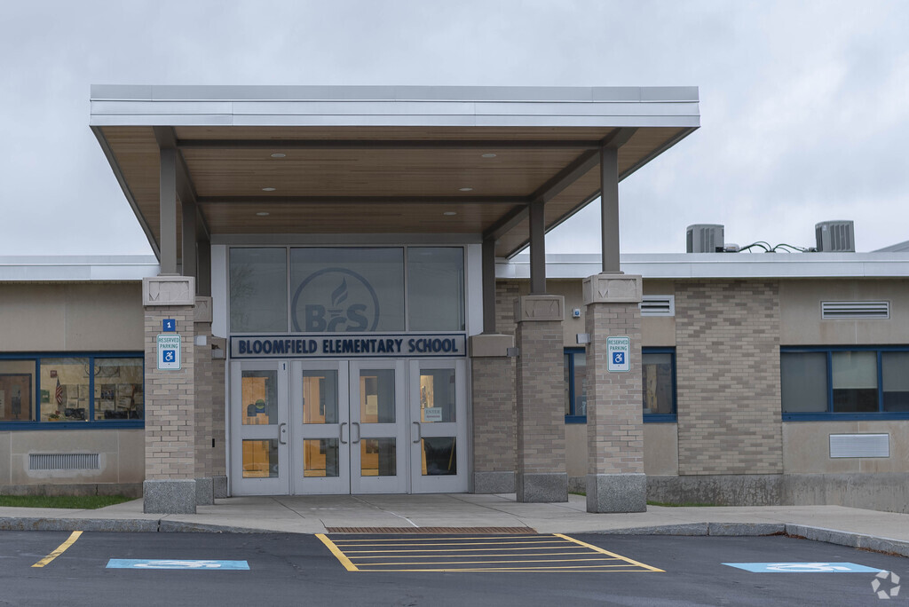 Bloomfield Elementary School provides education in the neighborhood of
Outlying Ontario County.