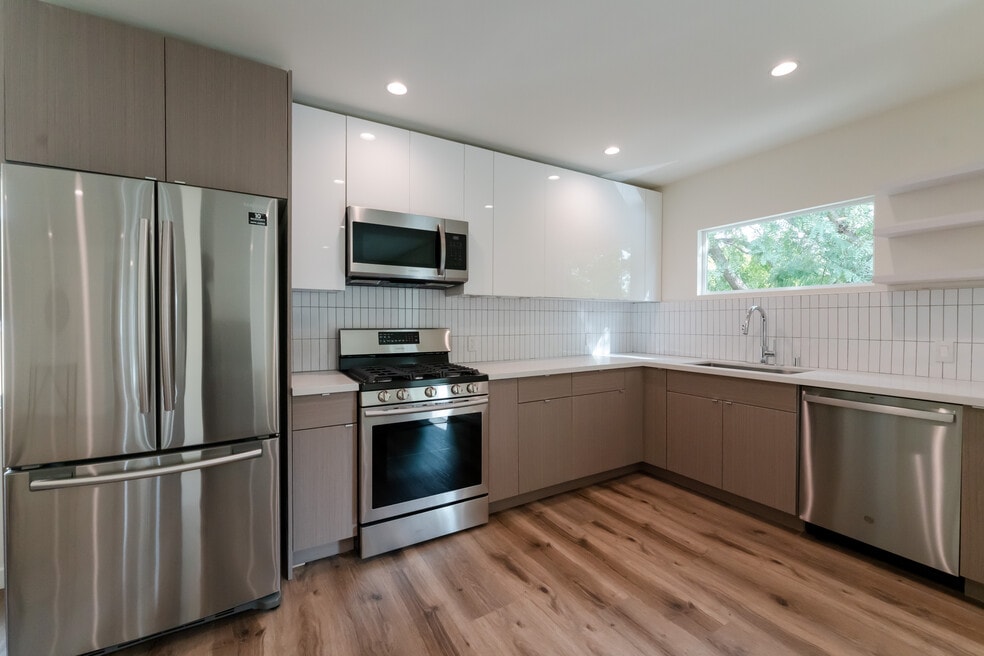 521 N Flores St, West Hollywood, CA 90048 - photo 1