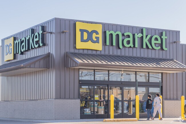 Dollar General Market in Dalhart offers daily groceries for locals to shop.