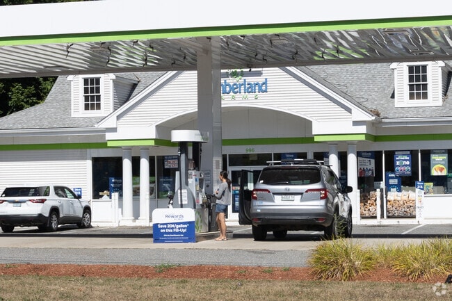 For a quick stop to fuel up or grab a snack, Cumberland Farms is the place everyone in Rollingsford knows and loves.