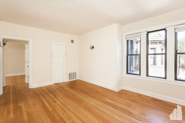 4040 N Ashland Ave unit STD, Chicago, IL 60613 - photo 5