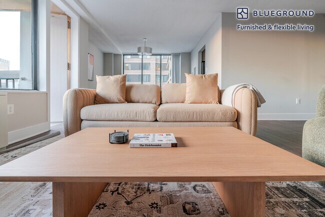 1515 Richmond Hwy unit FL10-ID1170, Arlington, VA 22202 - photo 2