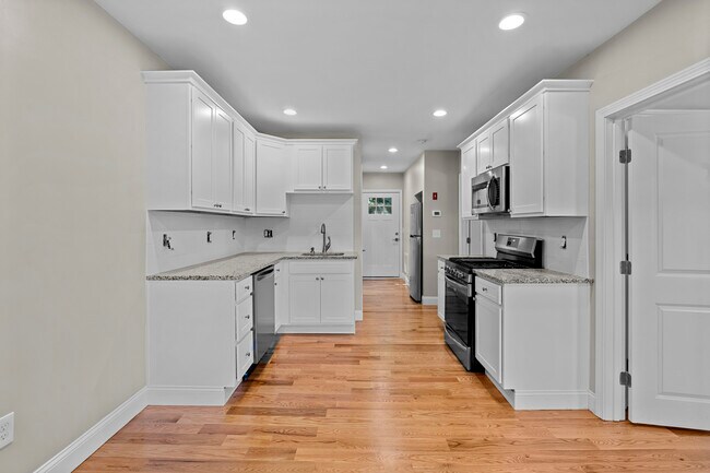 376 Arnolds Neck Dr unit 2l, Warwick, RI 02886 - photo 2