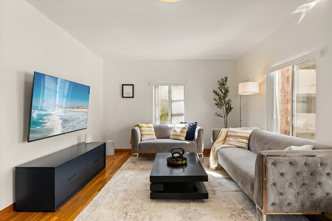 1169 Amherst Ave unit 1173-1/2, Los Angeles, CA 90049 - photo 4