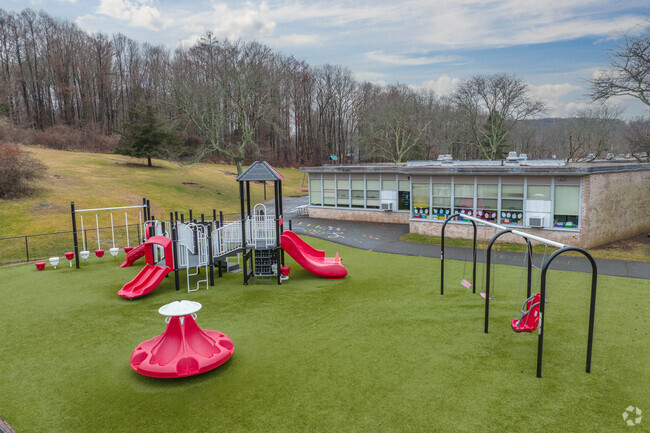 Discover the Ridgebury Elementary School at 112 Bennetts Farm, Ridgefield, CT.