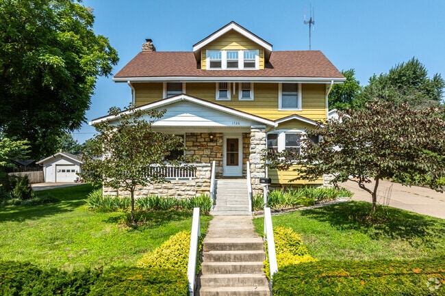 Craftsman homes built in early 1900s are clustered closer to Downtown Independence.