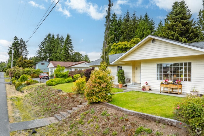 Bungalows with craftsman influences are some of the more plentiful housing options in Montesano.