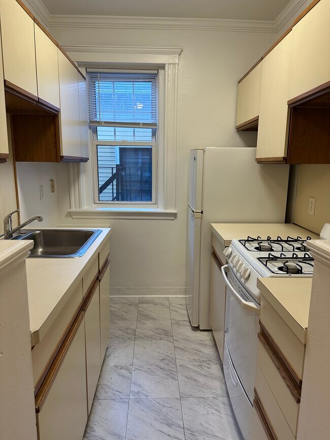 23 Wendell St unit 12, Cambridge, MA 02138 - photo 5