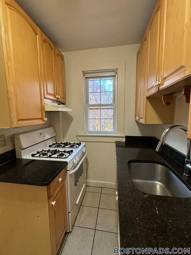 154 Magazine St unit 1, Cambridge, MA 02139 - photo 2