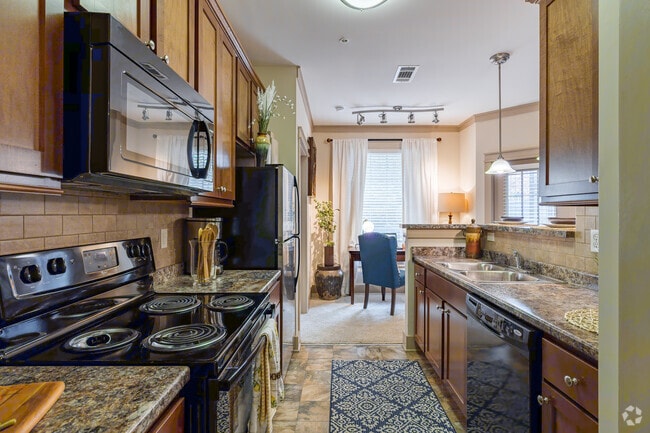 2BR, 2BA - 1,195SF - Kitchen