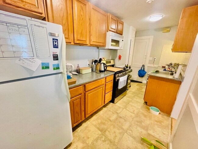 22 Potomac St, West Roxbury, MA 02132 - photo 4