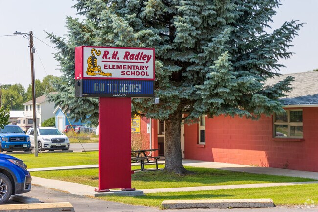 Radley Elementary School serves students from 3rd to 5th grade.