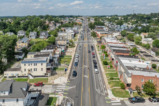Streets lined with duplexes lead to Harford Rd, where residents of Woodring can get their goods.