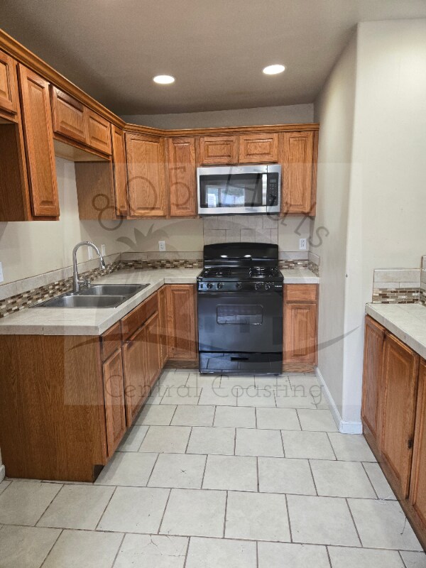 224 E Foster Rd, Santa Maria, CA 93455