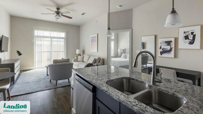 18101 Point Lookout Dr unit 464, Nassau Bay, TX 77058 - photo 7