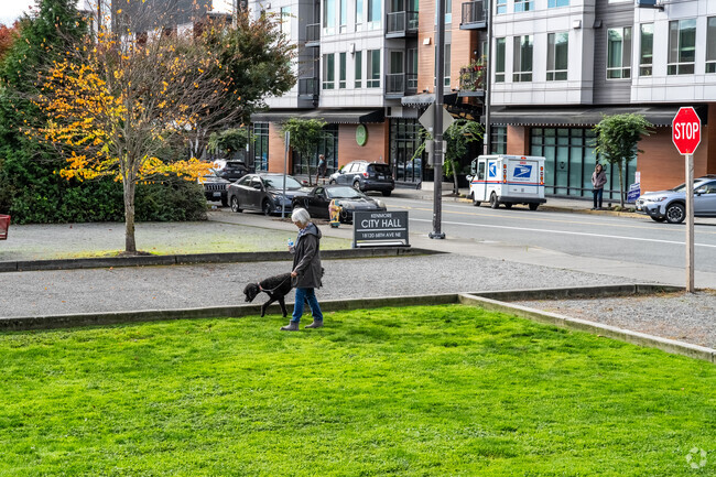 There are plenty of outdoor spaces for Northshore Summit residents and their pets.