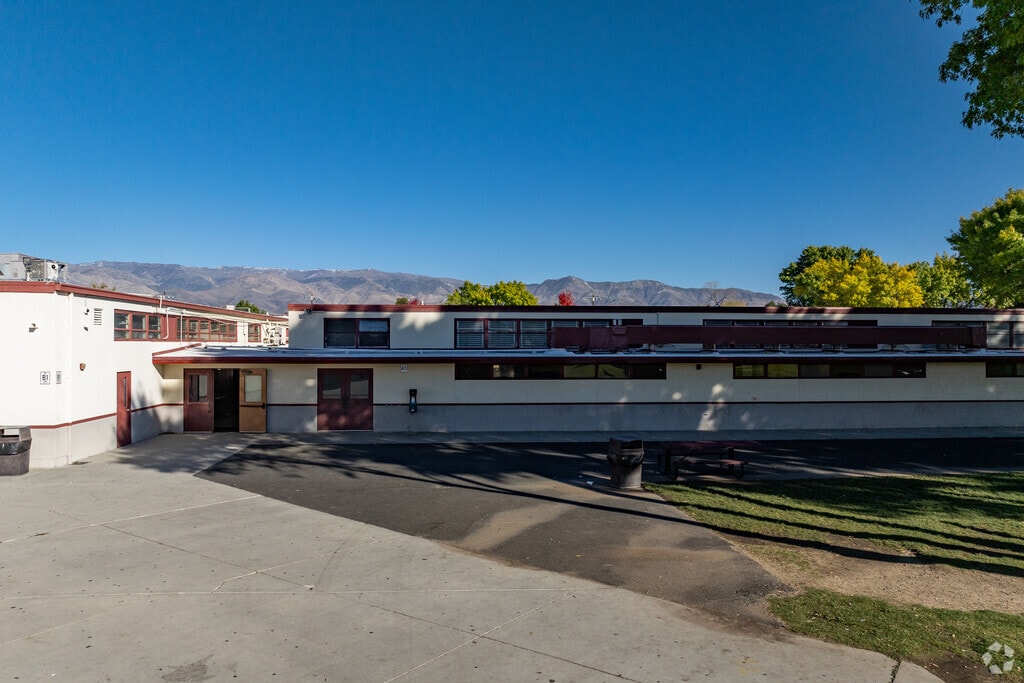 CDS Bishop High is located in Bishop, CA next to Home Street Middle School.