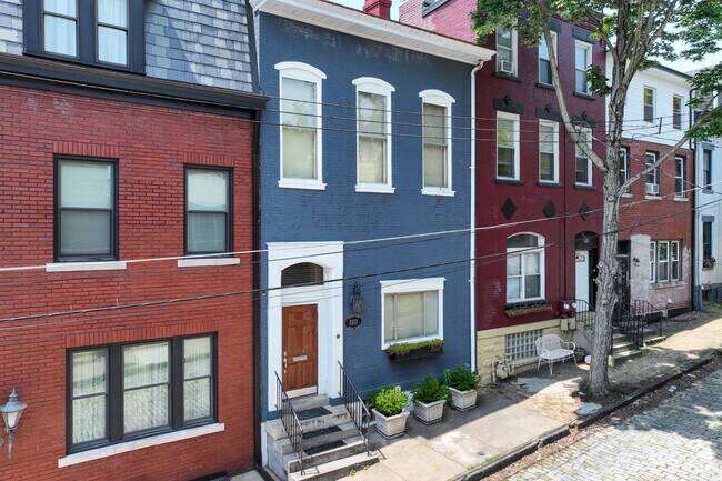 Townhouses are an architect style to choose from in Deutschtown.