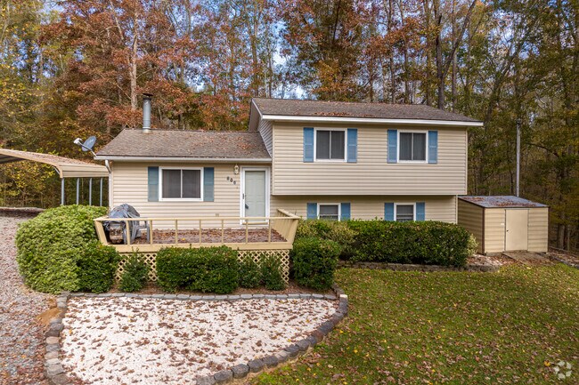 Traditional split level home in wooded lots are in large supply in Southeast Edgefield.