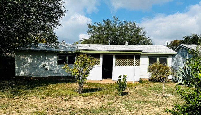 458 Anton Dr, San Antonio, TX 78223 - photo 2