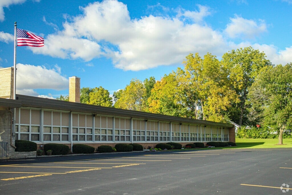 Newark Elementary School serves students in the Newark community.