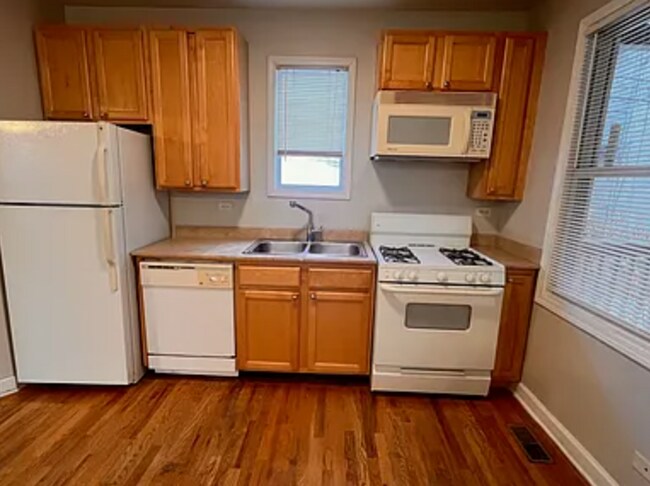 1513 W Erie St unit 1, Chicago, IL 60642 - photo 5