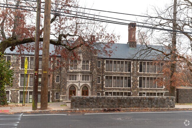 Jefferson Elementary School serves students in the Maplewood community.