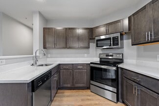 100 Reserve Dr, Glenville, NY 12302