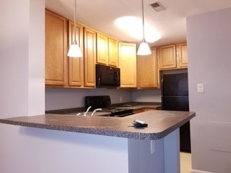 10303 Appalachian Cir Unit 208, Oakton, VA 22124