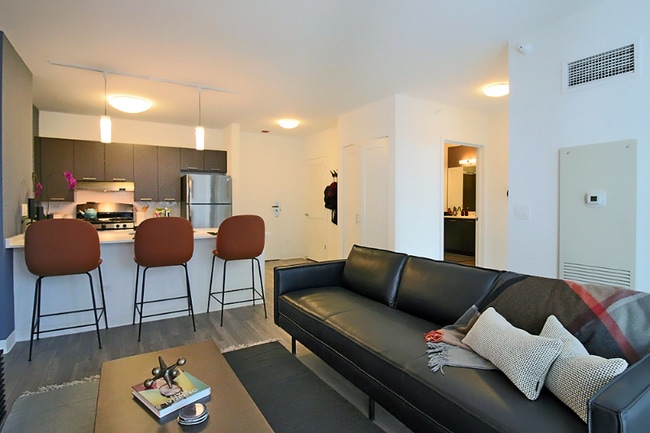 641 N Wells St, Chicago, IL 60654 - photo 2