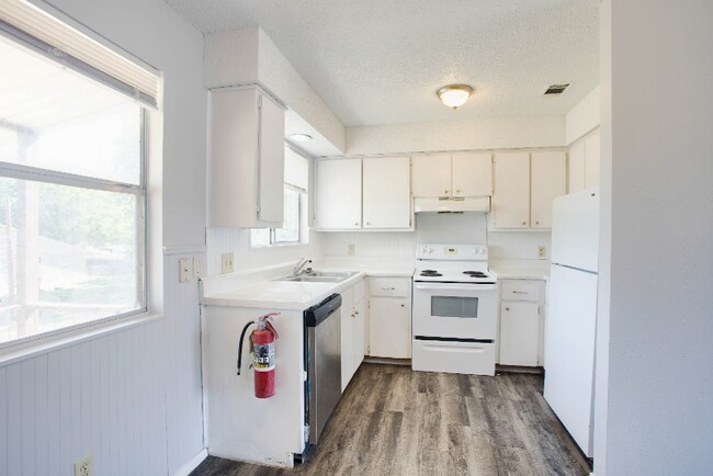 20105 San Marcos Hwy unit 1B, San Marcos, TX 78666 - photo 2