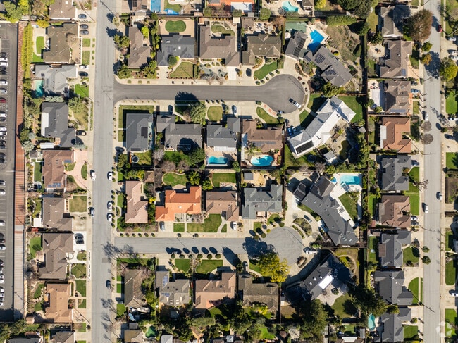 Glenmoor neighborhood unfolds beneath the sky in a mesmerizing aerial view.
