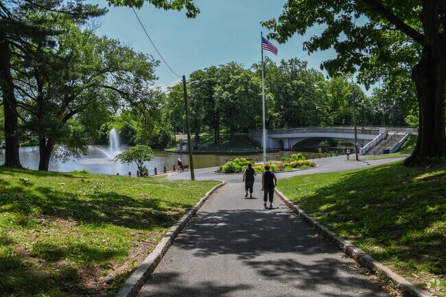 West Hudson Park offers guests beautiful views of the water and a bridge overlook.