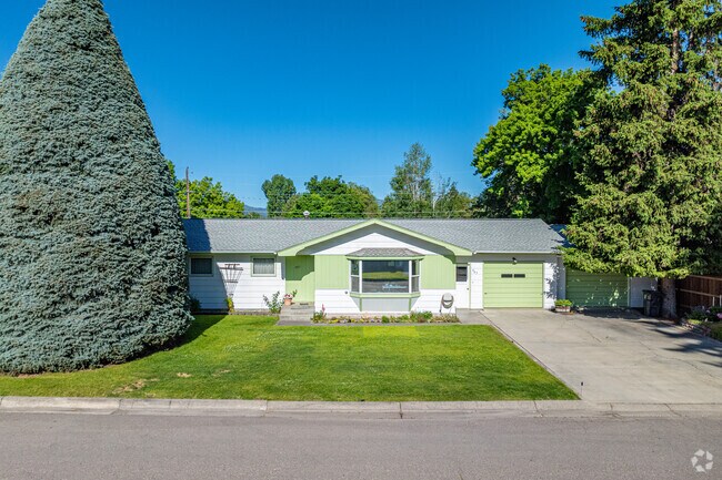Ranch homes are numerous in Franklin to the Fort