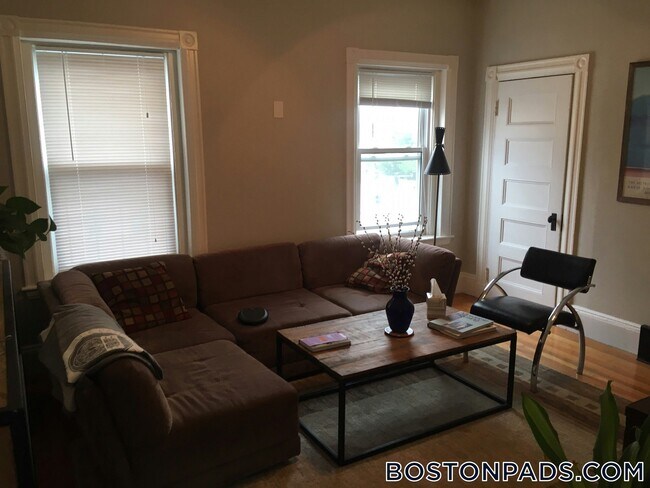 900 Massachusetts Ave unit 8, Cambridge, MA 02139 - photo 2