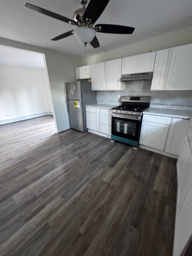 23 Old Lake Rd unit Apartment 3, Dallas, PA 18612 - photo 3