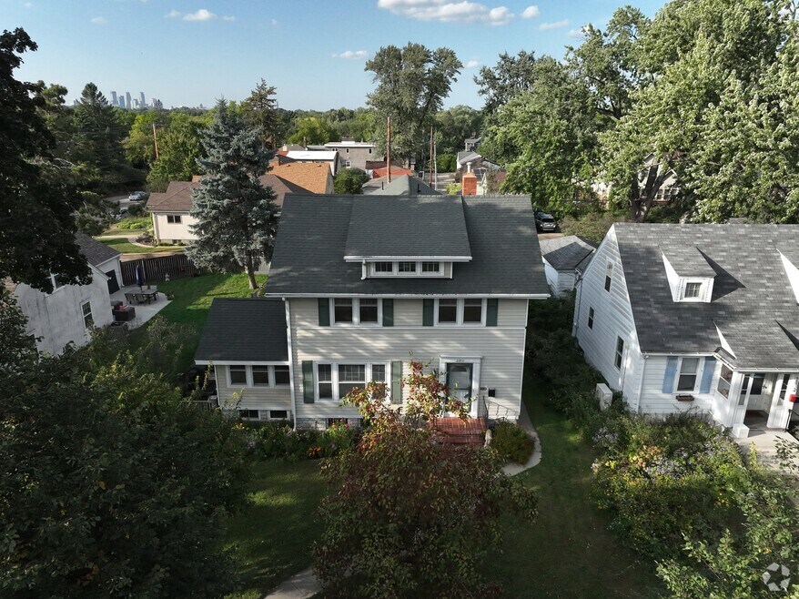 2810 E Minnehaha Pkwy, Minneapolis, MN 55406 - photo 2