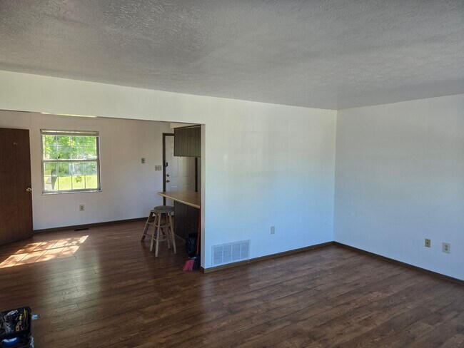 5645 Chatford Dr, Columbus, OH 43232 - photo 5