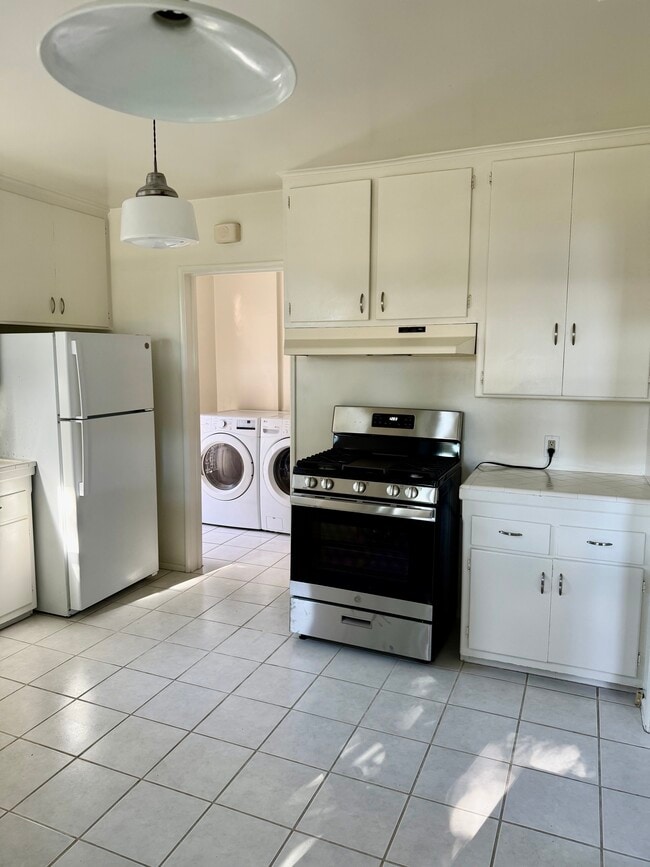 2401 Oak St unit Front, Santa Monica, CA 90405 - photo 7